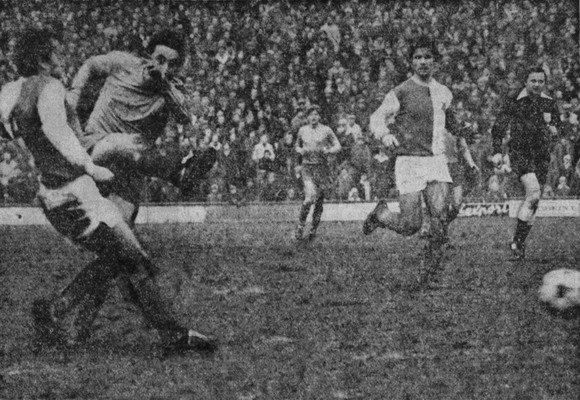 Antonín Panenka (na snímku při střelbě) rozhodl v pražském derby o dělbě bodů.