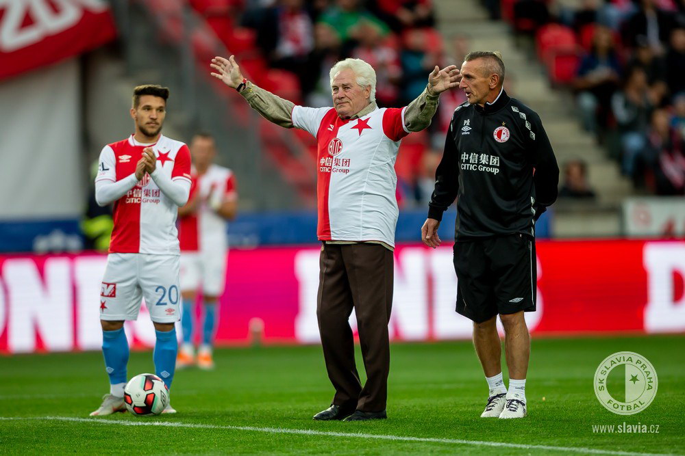 Pan Jan Lála, bývalý hráč Slavie, oslavil 80 let.